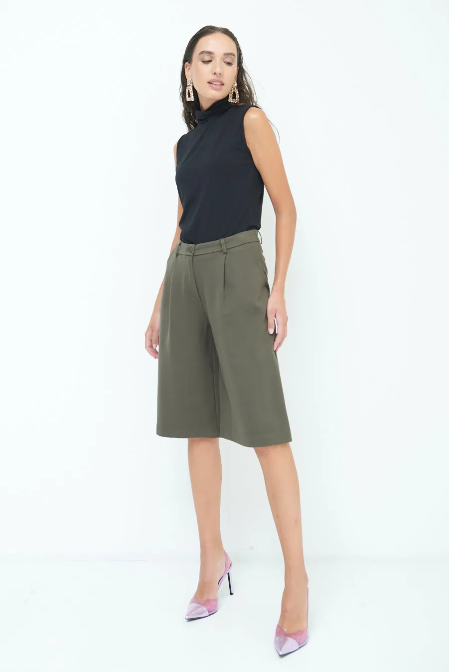 Tailored knee-length shorts wholesale