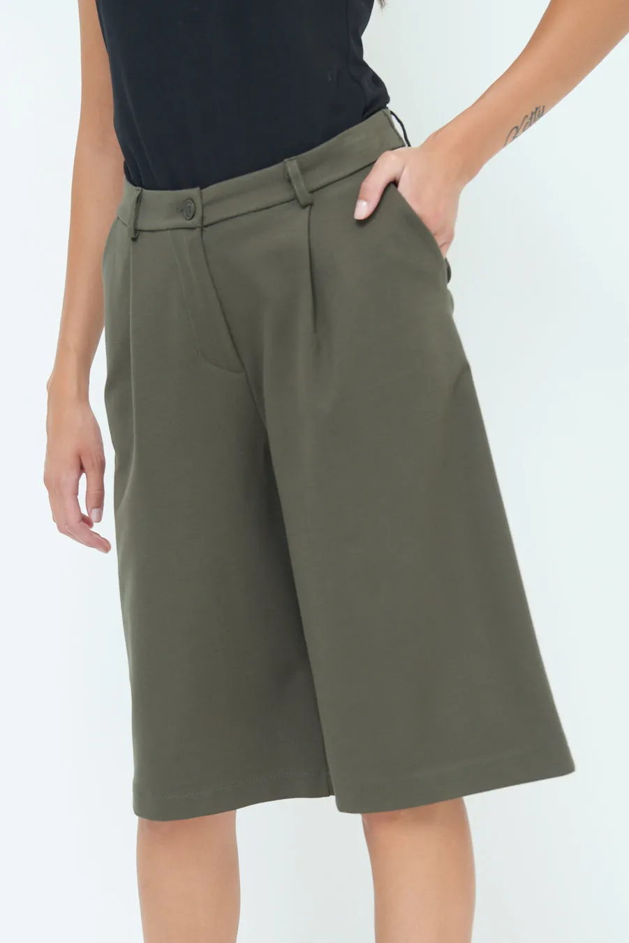 Tailored knee-length shorts wholesale