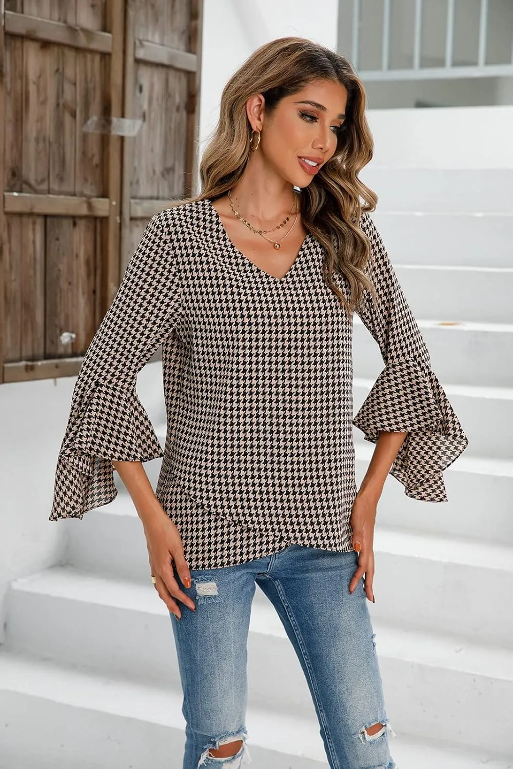 Womens Summer Chiffon Blouses Floral Print V-Neck Bell Sleeve Tops Dressy Casual T-Shirts Fashion 2024