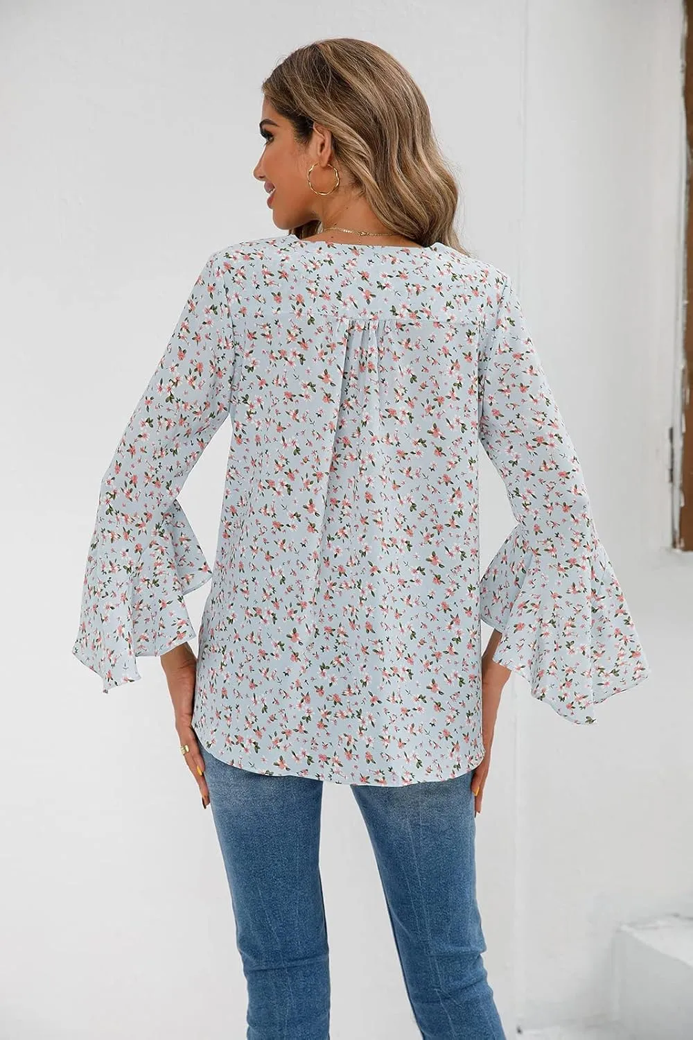 Womens Summer Chiffon Blouses Floral Print V-Neck Bell Sleeve Tops Dressy Casual T-Shirts Fashion 2024