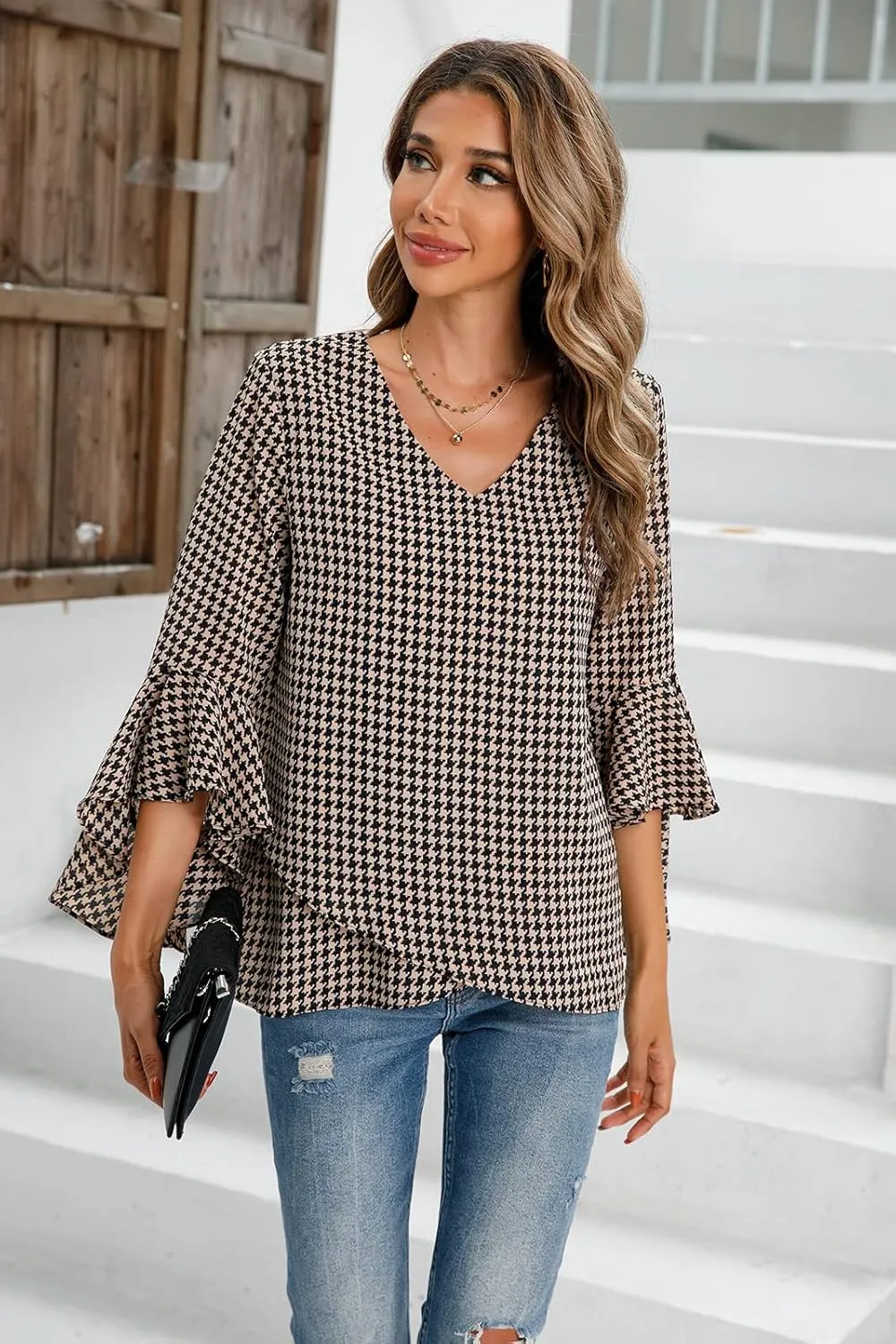 Womens Summer Chiffon Blouses Floral Print V-Neck Bell Sleeve Tops Dressy Casual T-Shirts Fashion 2024