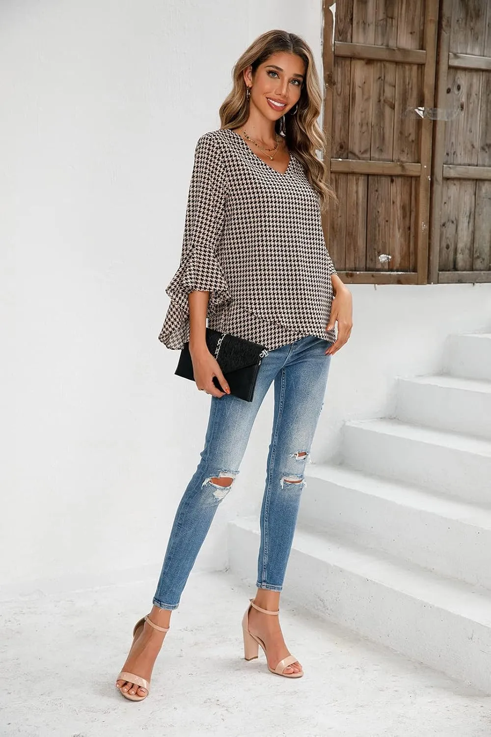 Womens Summer Chiffon Blouses Floral Print V-Neck Bell Sleeve Tops Dressy Casual T-Shirts Fashion 2024
